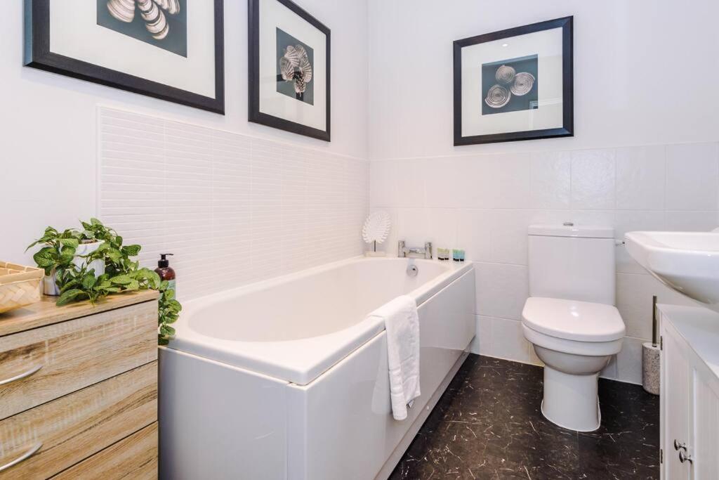 Stylish Townhouse Chester City Centre With Parking Zewnętrze zdjęcie