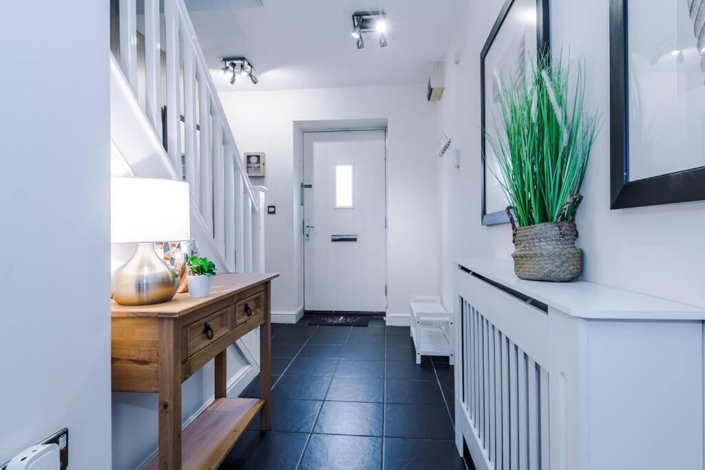 Stylish Townhouse Chester City Centre With Parking Zewnętrze zdjęcie