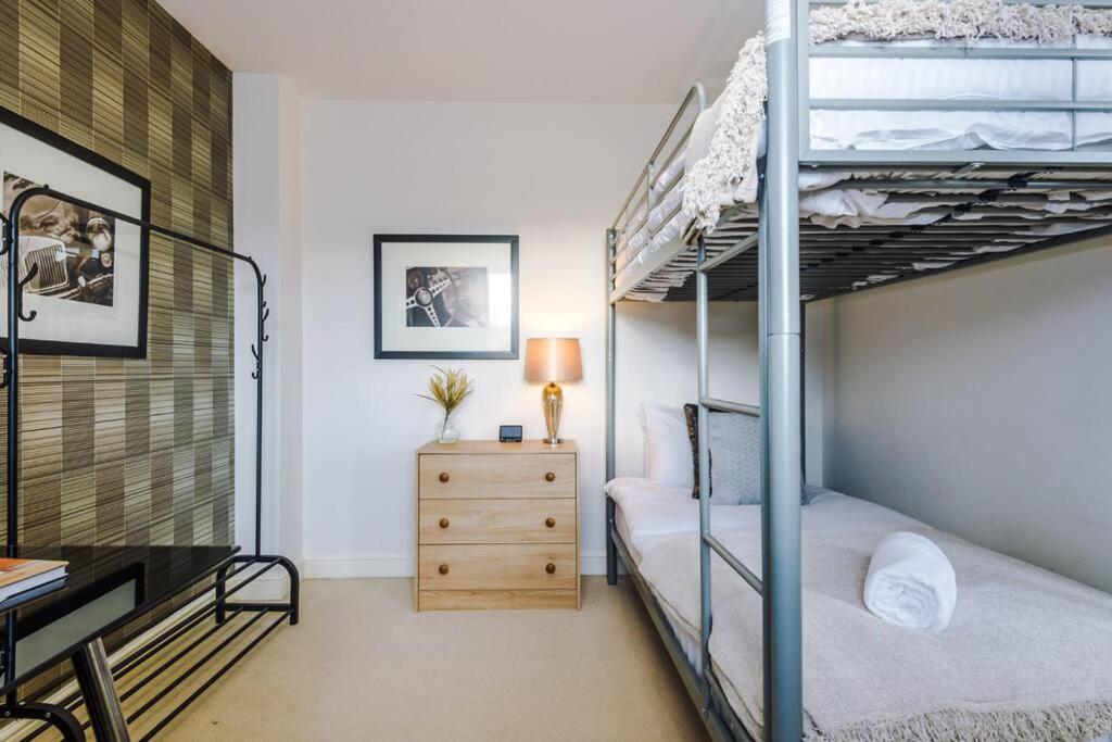 Stylish Townhouse Chester City Centre With Parking Zewnętrze zdjęcie