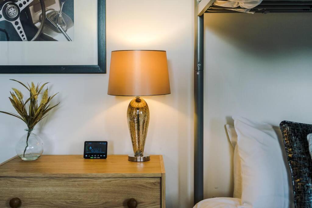 Stylish Townhouse Chester City Centre With Parking Zewnętrze zdjęcie