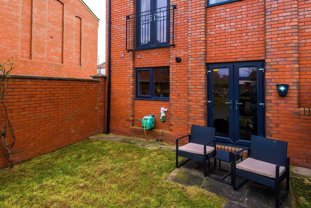Stylish Townhouse Chester City Centre With Parking Zewnętrze zdjęcie