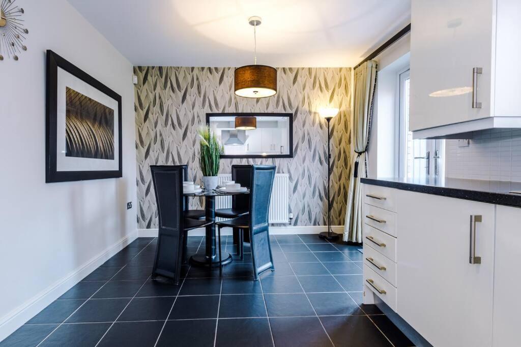 Stylish Townhouse Chester City Centre With Parking Zewnętrze zdjęcie